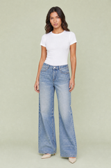 Jeans blu a vita media taglio ampio
