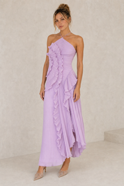 Robe longue col halter à volants porté en tenue complète