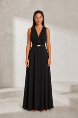 Robe noire col V ceinturée