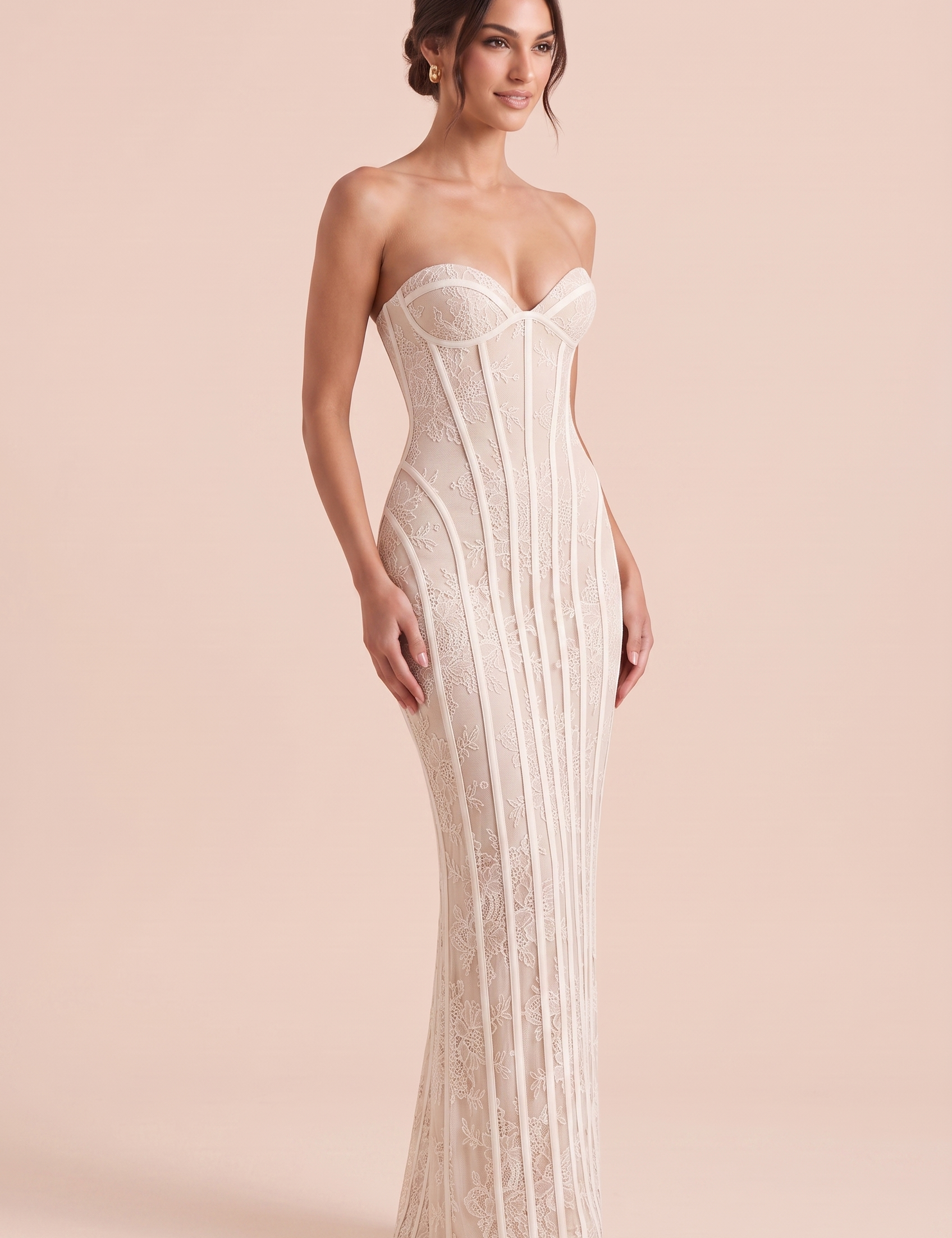 Robe bustier en dentelle dos lacé variante blanc cassé