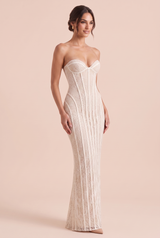 Abito bustier in pizzo con schiena allacciata