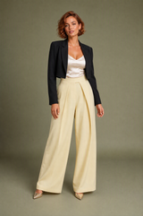 Pantalone largo nero con pieghe davanti