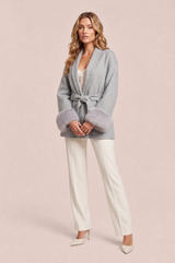 Cappotto corto ampio con scollo a scialle