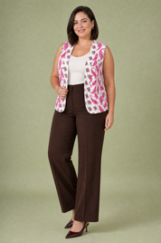 Gilet matelassé imprimé col V | Porté sur une silhouette plus ronde | Lounelle Paris