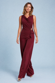 Ensemble bordeaux col drapé asymétrique | Vue en mouvement | Lounelle Paris