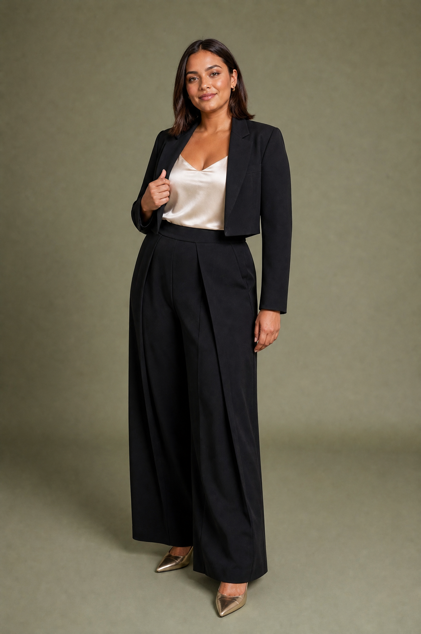 Pantalon large noir plis devant | Porté sur une autre silhouette | Lounelle Paris