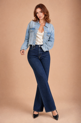 Giacca in denim azzurro chiaro corta sfrangiata