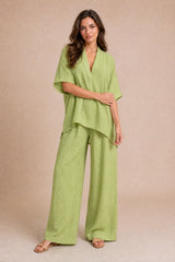 Completo pantalone ampio scollo a V