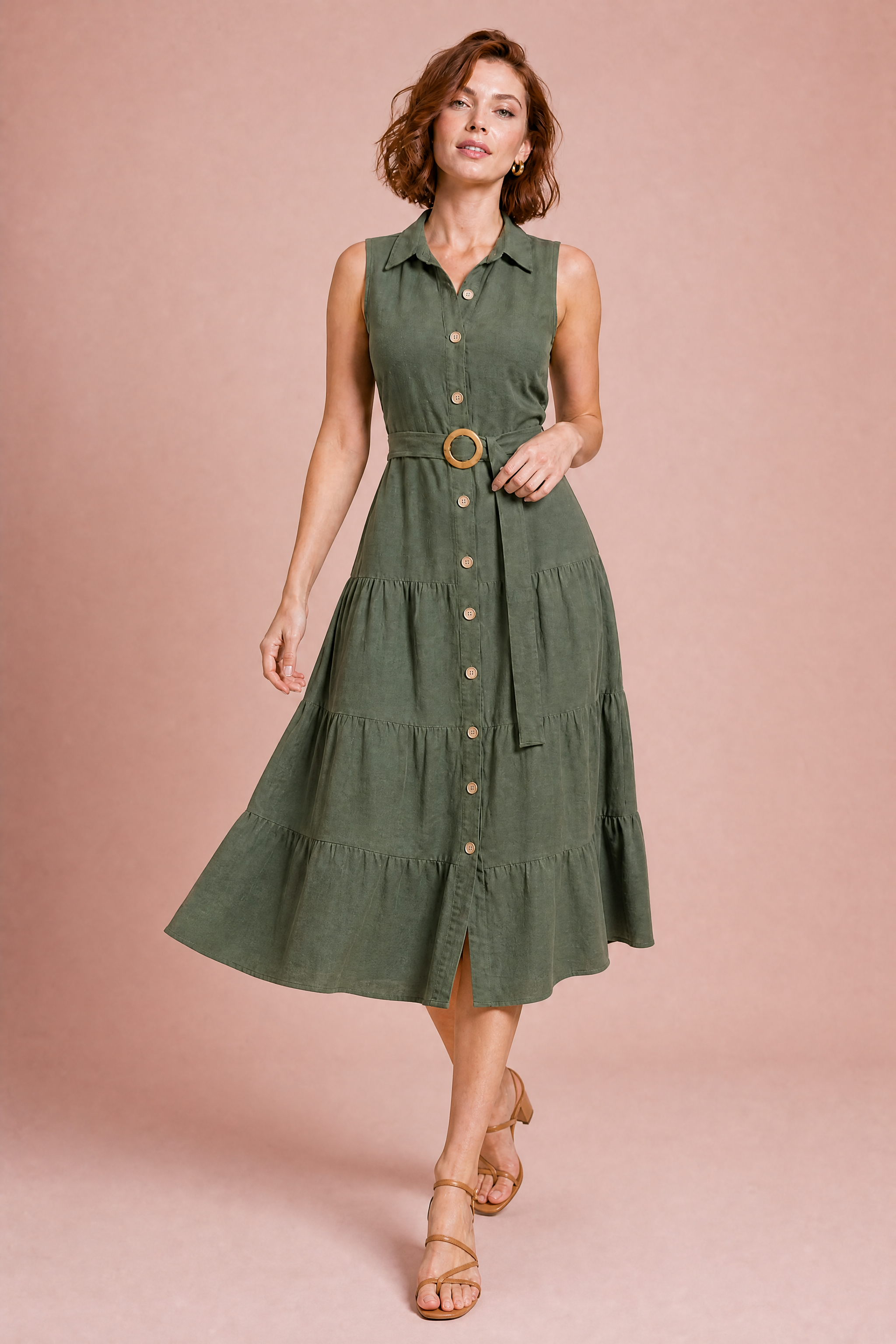 Robe vert militaire col chemise ceinturée | Vue en mouvement | Lounelle Paris