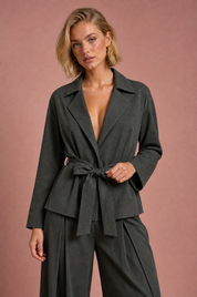 Ensemble trench pantalon ceinturé | Vue rapprochée | Lounelle Paris