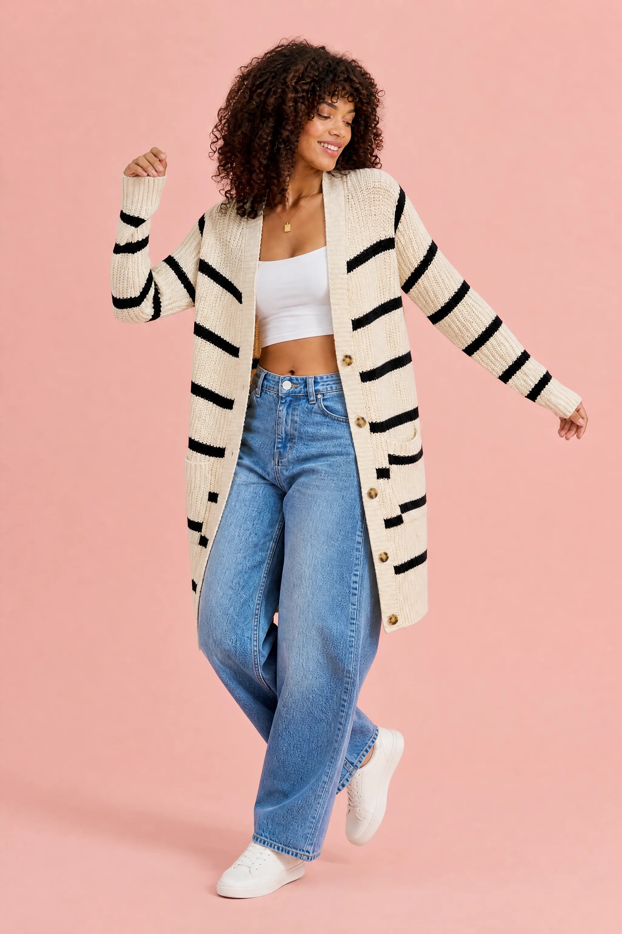 Gilet abricot rayé mi-long | Vue en mouvement | Lounelle Paris