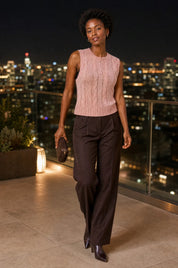 Gilet sans manches rose poudré torsadé | Deuxième photo lifestyle | Lounelle Paris