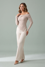 Top beige asimmetrico a spalle nude