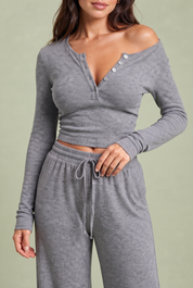 Ensemble col V et pantalon large | Vue rapprochée | Lounelle Paris