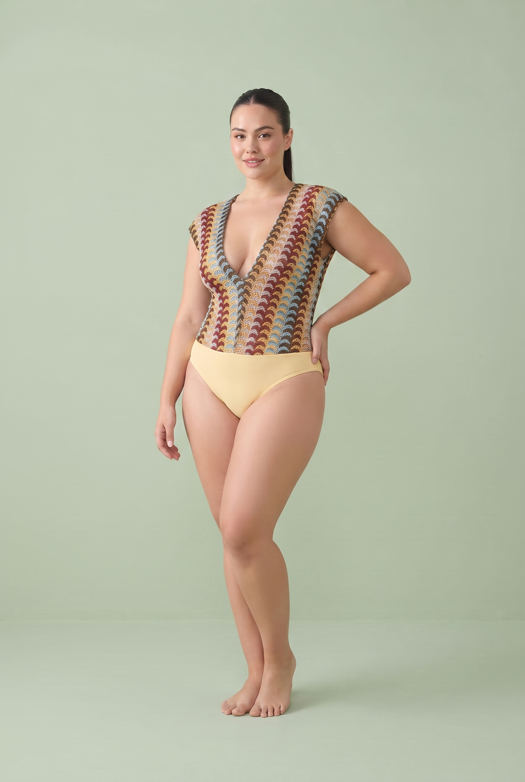 Body décolleté V dos nu | Porté sur une silhouette plus ronde | Lounelle Paris