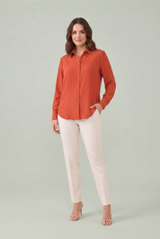 Chemise fluide à col rabattu | Porté sur une autre silhouette | Lounelle Paris