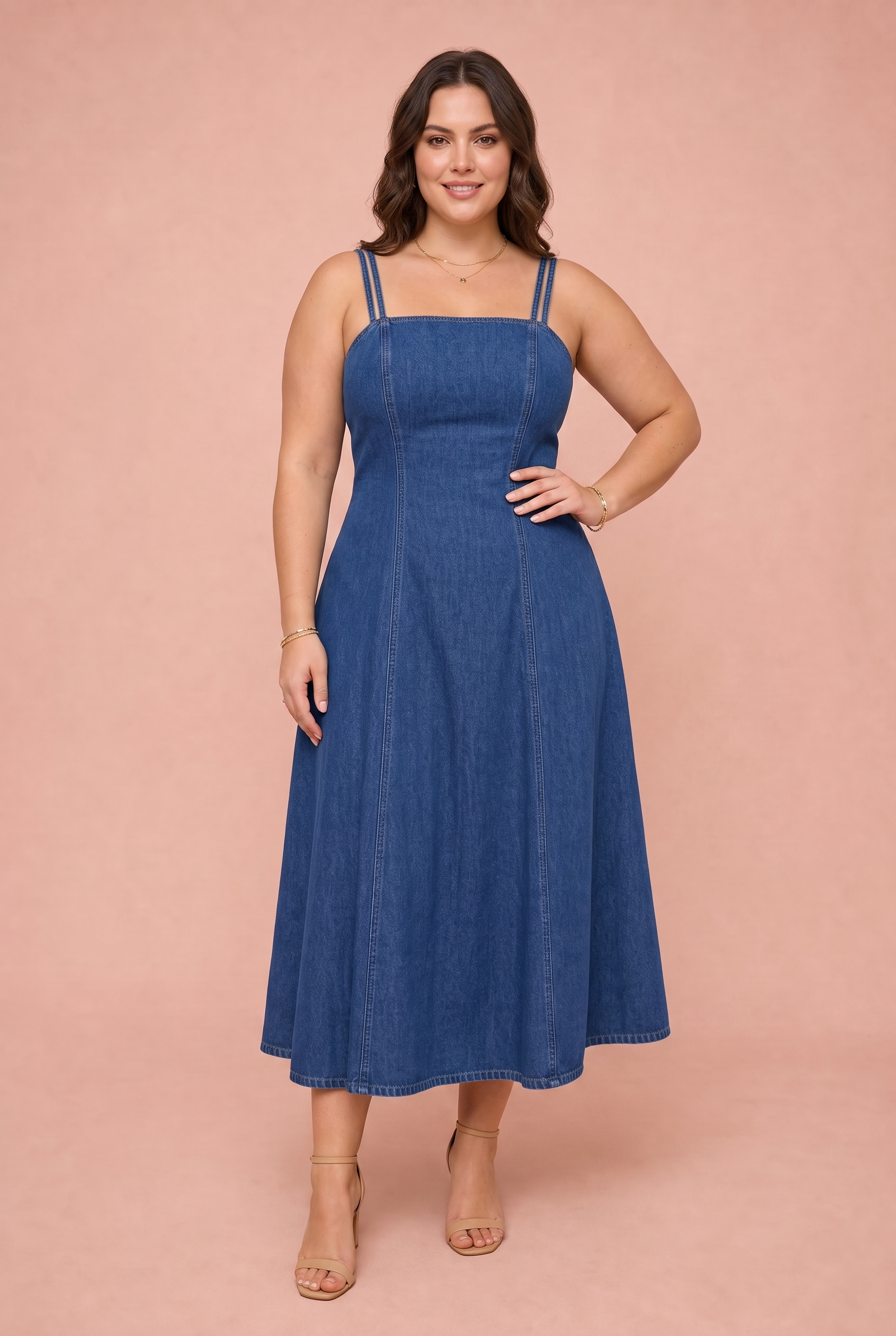 Robe bleue fines bretelles évasée | Porté sur une silhouette plus ronde | Lounelle Paris