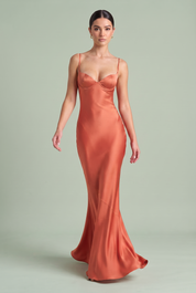 Robe longue coupe sirène dos lacé | Vue en mouvement | Lounelle Paris