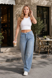 Jean bleu ample taille mi-haute | Photo lifestyle | Lounelle Paris