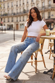 Jean bleu délavé taille basse à étoiles | Photo lifestyle | Lounelle Paris