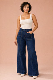 Jean bleu foncé taille haute évasé | Porté sur une autre silhouette | Lounelle Paris