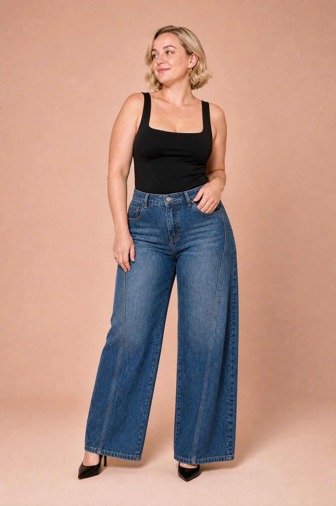 Jean bleu taille haute coupe ample | Porté sur une autre silhouette | Lounelle Paris