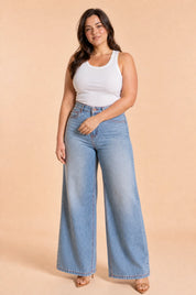 Jean bleu taille haute jambe large | Porté sur une silhouette plus ronde | Lounelle Paris
