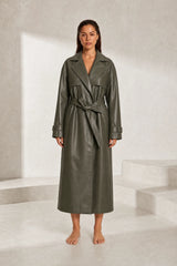 Manteau long effet cuir ceinturé