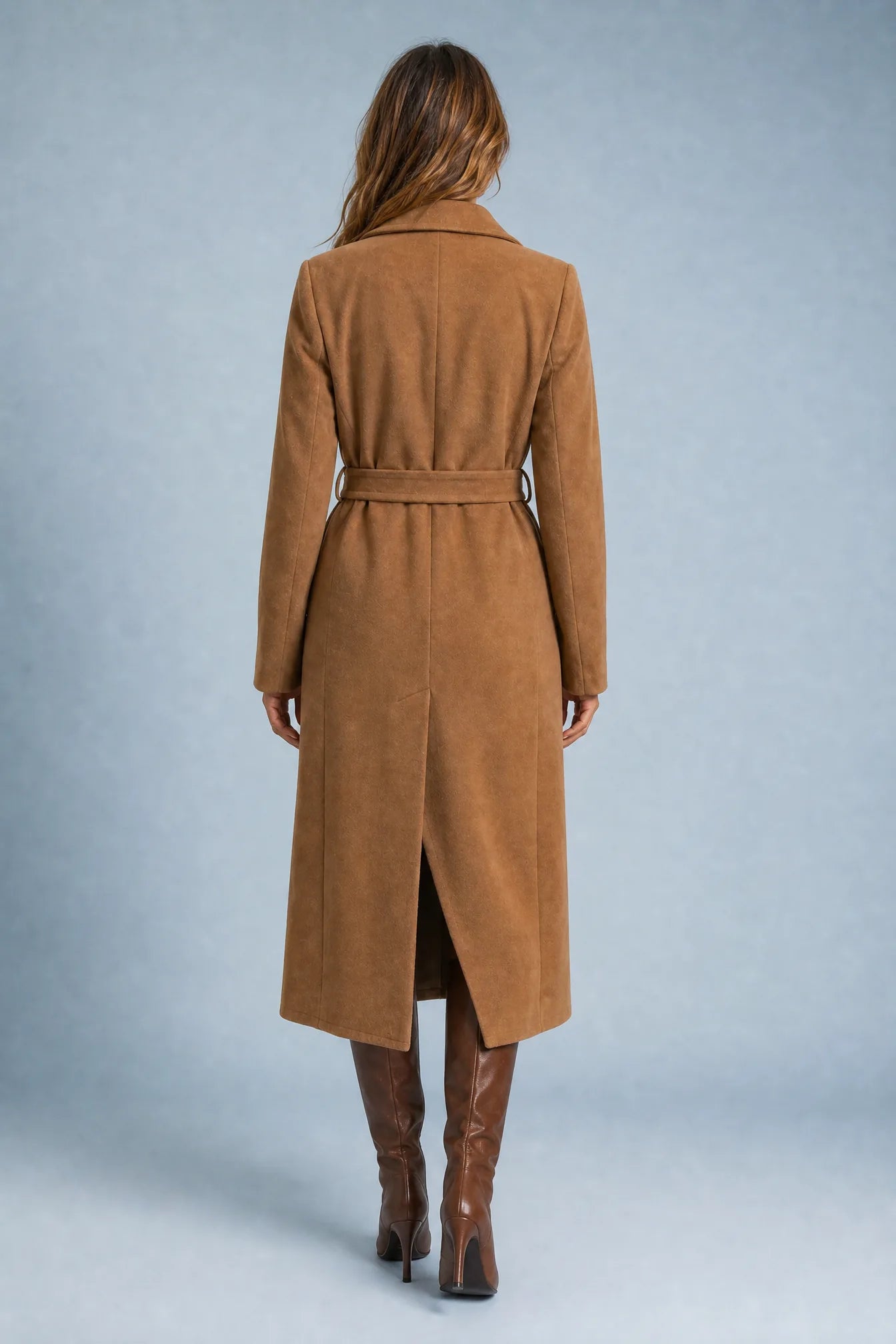 Manteau long marron foncé ceinturé | Vue de dos | Lounelle Paris