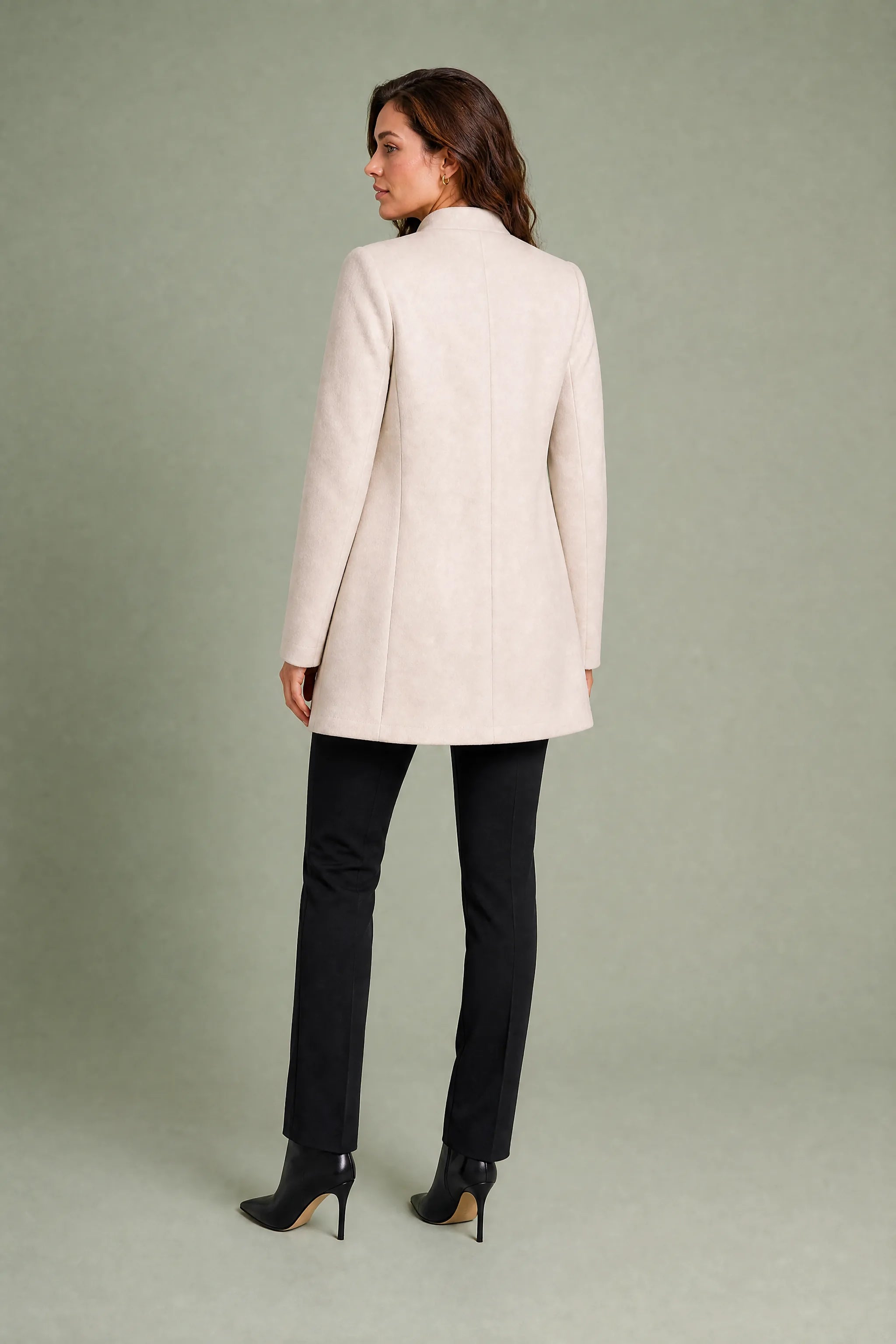 Manteau mi-long à col montant | Vue de dos | Lounelle Paris