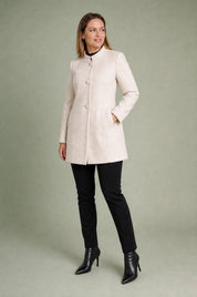 Manteau mi-long à col montant | Porté sur une autre silhouette | Lounelle Paris