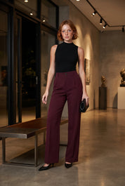 Pantalon de tailleur fluide taille haute | Variante Bordeaux - Lifestyle | Lounelle Paris
