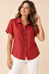 Camicia rossa a maniche corte con colletto