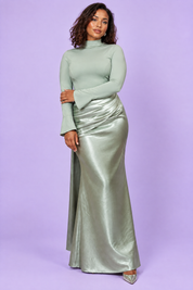 Robe longue froncée vert menthe | Porté sur une silhouette plus ronde | Lounelle Paris