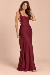Abito lungo bordeaux con scollo a V e schiena scoperta