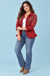 Veste ajustée rouge à imprimé léopard | Porté sur une silhouette plus ronde | Lounelle Paris