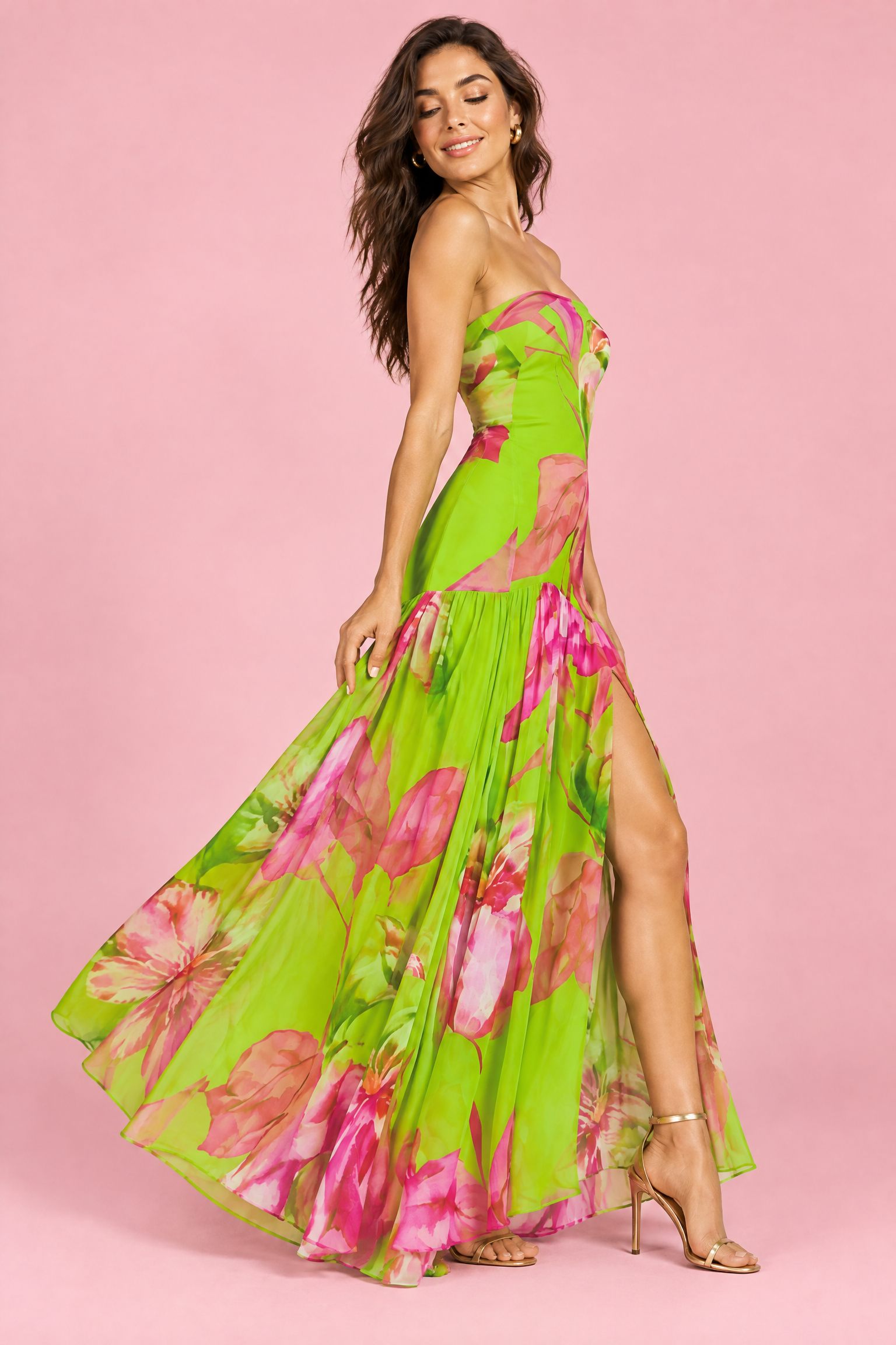Robe longue verte satinée à imprimé floral avec col V | Vue de dos | Lounelle Paris