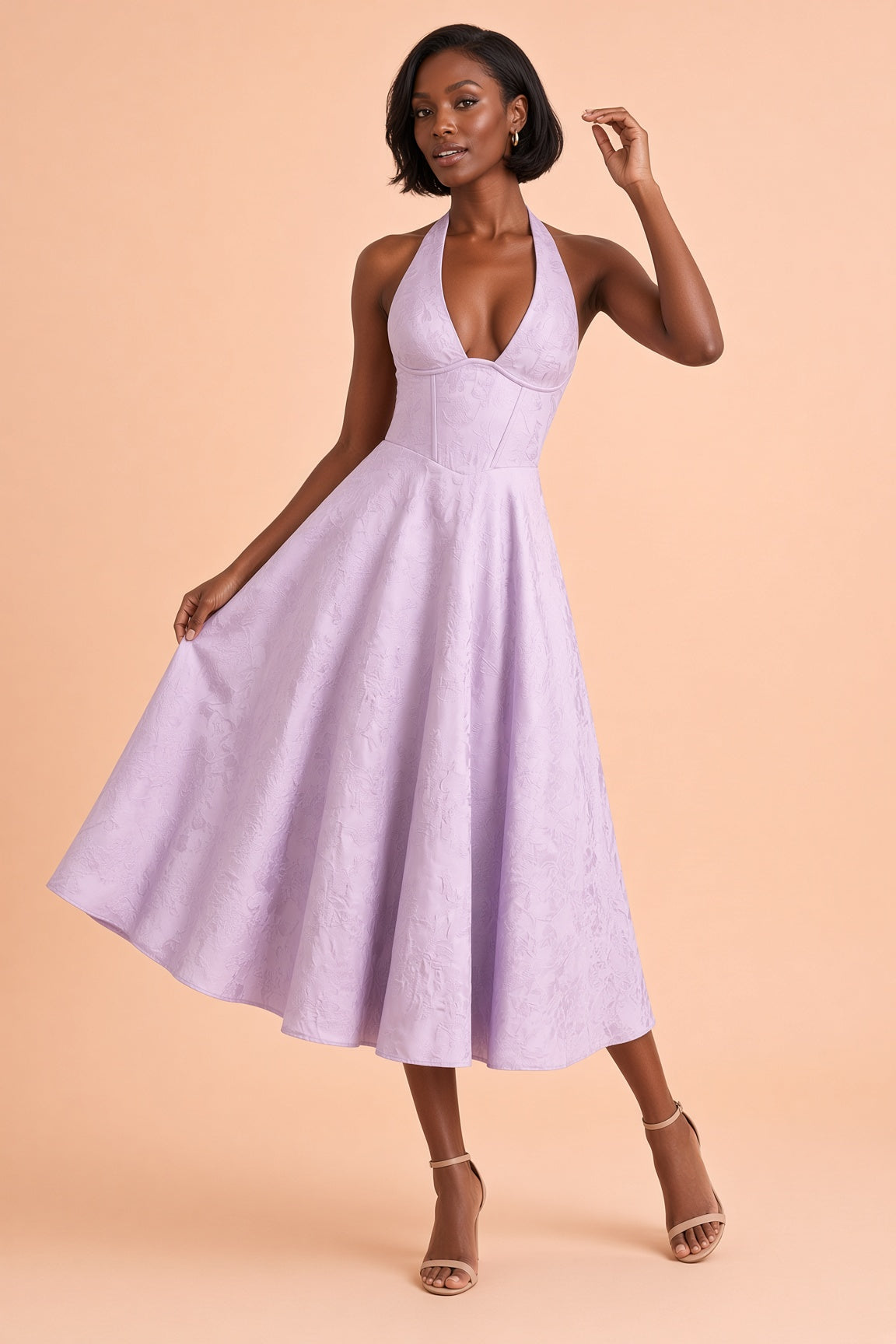 Robe midi violette en dentelle à décolleté plongeant | Vue en mouvement | Lounelle Paris