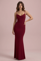 Abito bordeaux lungo con schiena scoperta e scollo drappeggiato