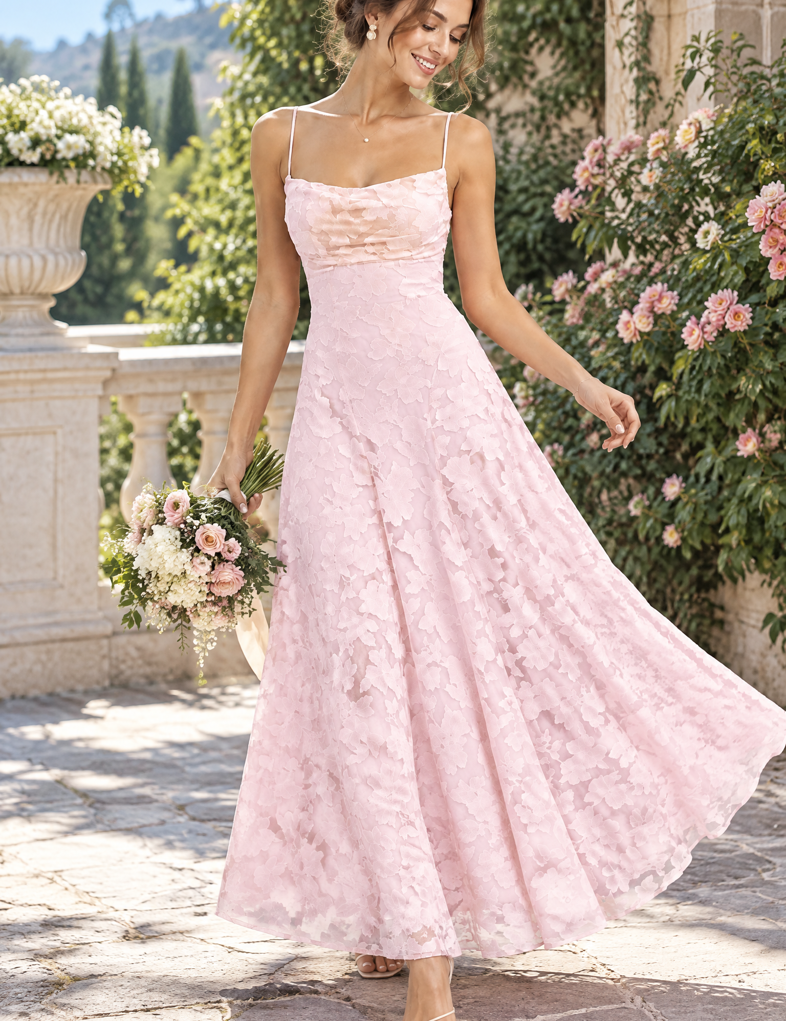 Robe longue fleurie rose à col bénitier | Photo lifestyle | Lounelle Paris