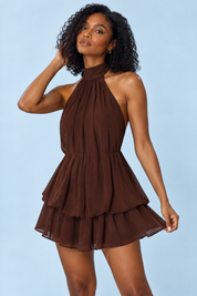 Robe courte marron dos nu à volants | Vue rapprochée | Lounelle Paris