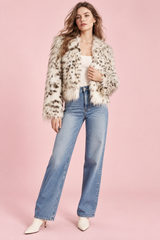 Giacca in ecopelliccia con stampa leopardata color bianco sporco