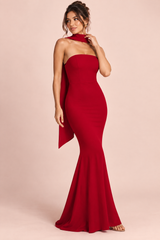 Abito lungo rosso senza spalline con scollo a fascia e linea a sirena