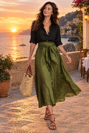 Ensemble chemise et jupe longue vert olive à taille nouée | Deuxième photo lifestyle | Lounelle Paris