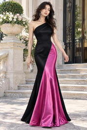 Robe longue noire et rose magenta à une épaule | Photo lifestyle | Lounelle Paris