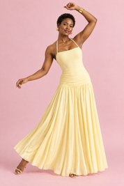 Robe longue jaune clair à encolure carrée et fronces | Vue en mouvement | Lounelle Paris