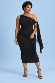 Robe midi noire à encolure asymétrique avec détail de manche nouée | Porté sur une silhouette plus ronde | Lounelle Paris