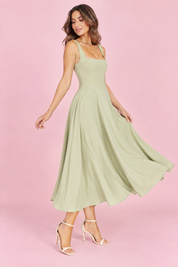 Robe midi verte à fines bretelles et ourlet ample | Vue de dos | Lounelle Paris