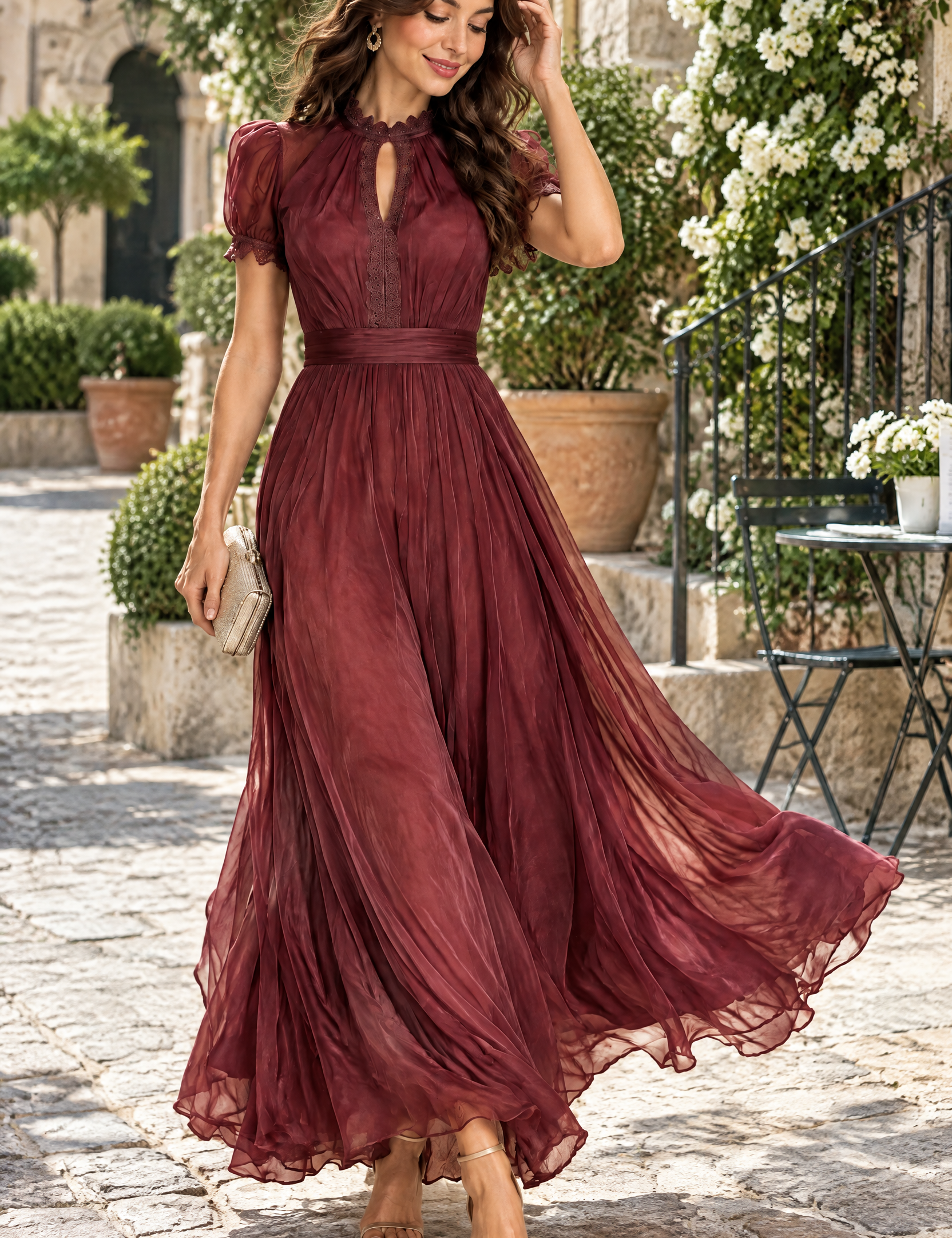 Robe longue plissée bordeaux | Photo lifestyle | Lounelle Paris