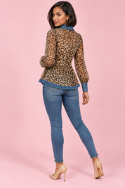 Chemise cintrée léopard camel à finitions aspect denim | Vue de dos | Lounelle Paris